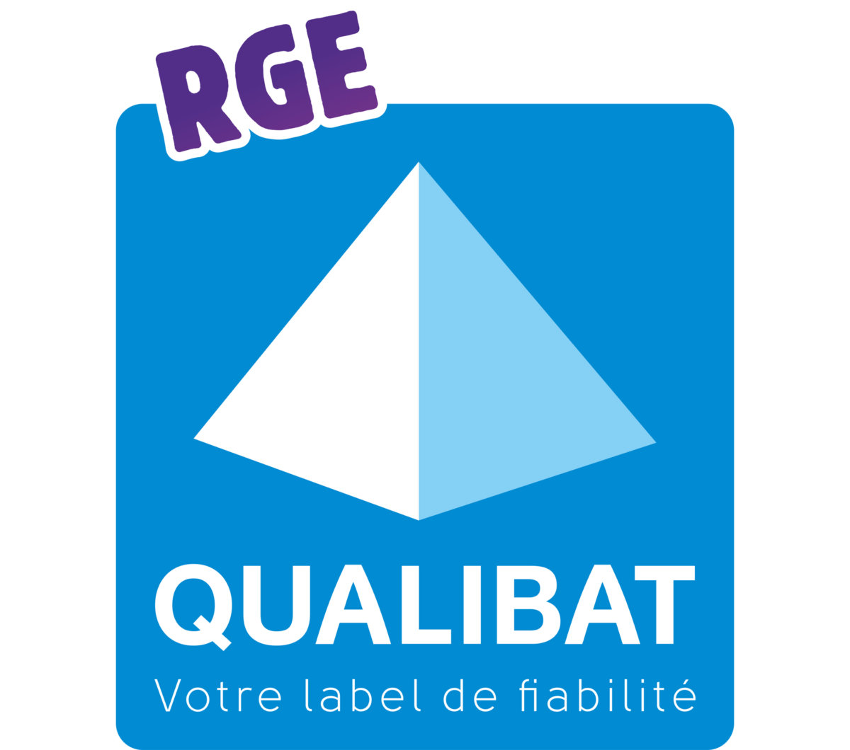 Logo Reconnu Garant de l’Environnement (RGE) du premier organisme de qualification des métiers du bâtiment Qualibat représentant une pyramide blanche dans un carré bleu.